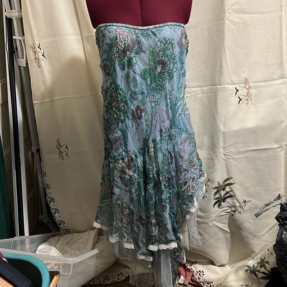Dress, med, L’Pogee. Green with lace trim on underskirt